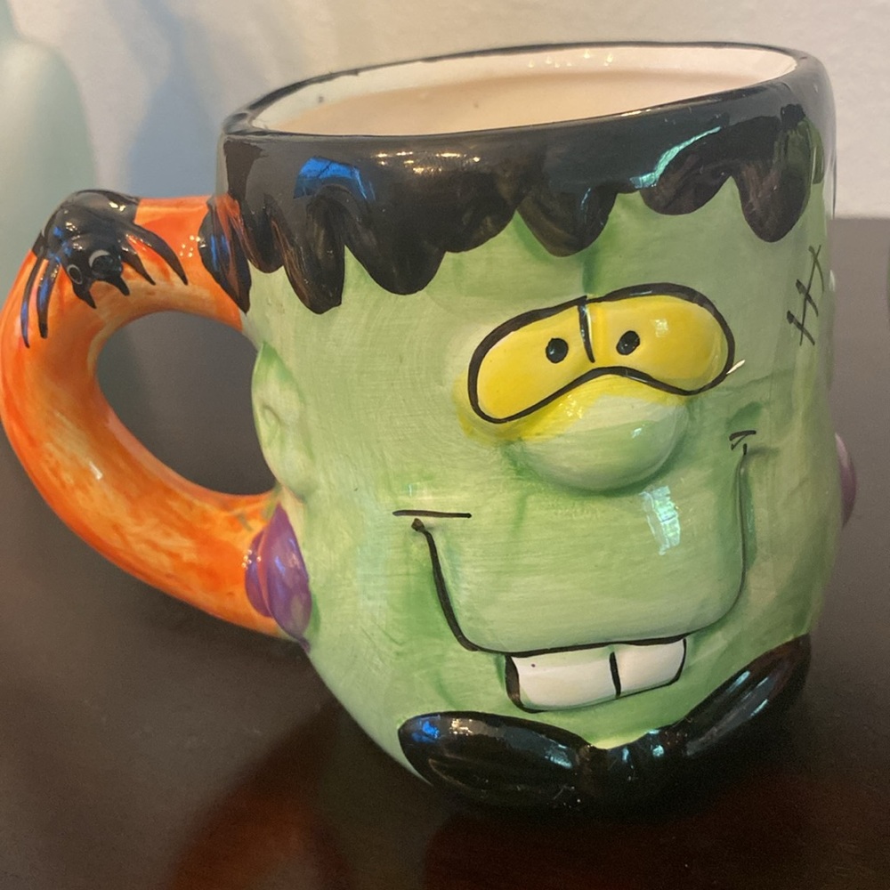 Royal Norfolk Halloween 3D Coffee Cups Mugs Set (2) Vampire & Frankenstein - Picture 2 of 8